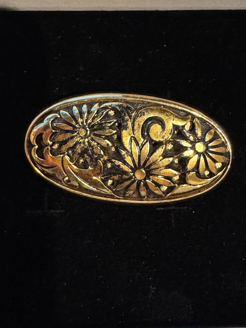 Vintage Gold Floral Oval Brooch - Elegant Women's Jewelry